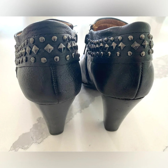 Sofft Women’s Shalene Black Leather Metallic Studded Ankle Booties Size 6.5 EUC - Picture 5 of 10